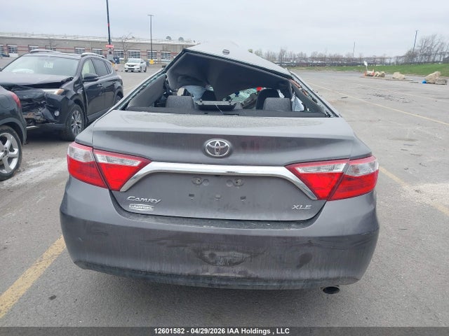 12601582 :رقم المزاد ، 4T1BF1FK2HU663284 vin ، 2017 Toyota Camry مزاد بيع