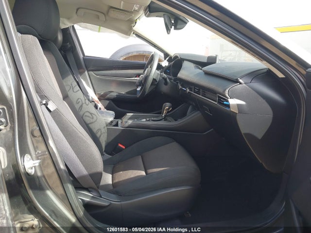 2020 Mazda 3 მანქანა იყიდება აუქციონზე, vin: 3MZBPAB73LM135993, აუქციონის ნომერი: 12601583
