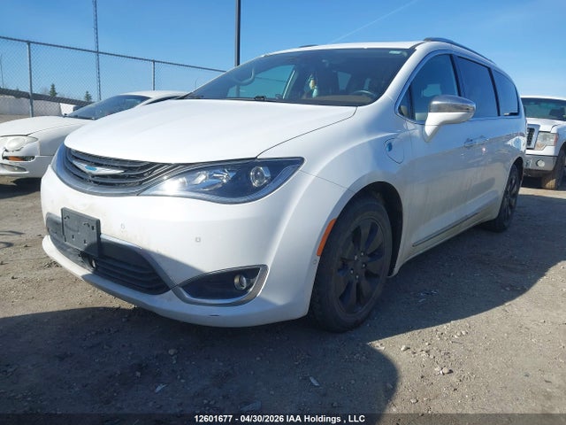 Chrysler Pacifica Hybrid Limited 2018 2C4RC1N74JR136469 Image 2