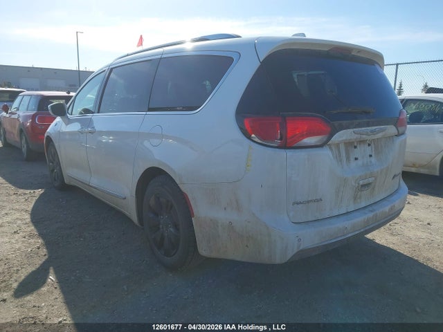 Chrysler Pacifica Hybrid Limited 2018 2C4RC1N74JR136469 Image 3