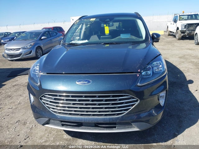 1FMCU9DZ4NUA21816 Ford Escape Titanium Hybrid