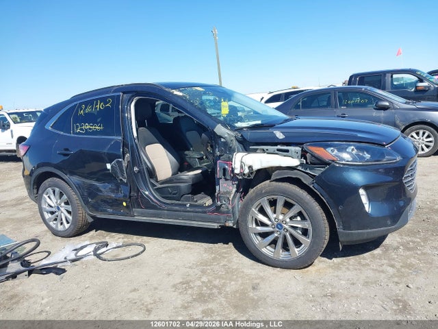 1FMCU9DZ4NUA21816 Ford Escape Titanium Hybrid