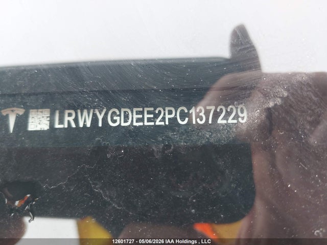12601727 :رقم المزاد ، LRWYGDEE2PC137229 vin ، 2023 Tesla Model Y Long Range مزاد بيع