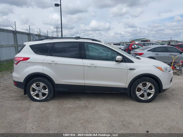 1FMCU9GX7GUA00410 Ford ESCAPE SE