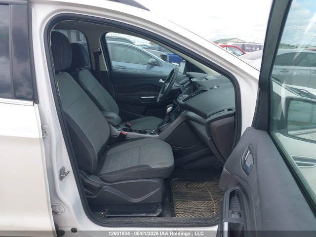 1FMCU9GX7GUA00410 Ford ESCAPE SE