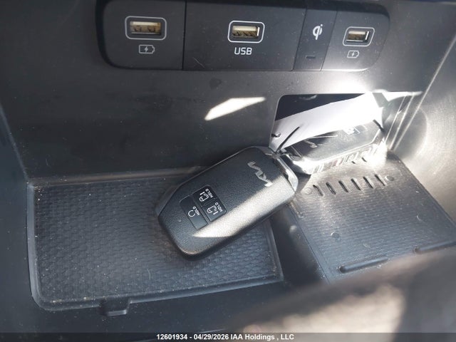 2024 Kia Carnival Lx მანქანა იყიდება აუქციონზე, vin: KNDNB5H39R6399884, აუქციონის ნომერი: 12601934