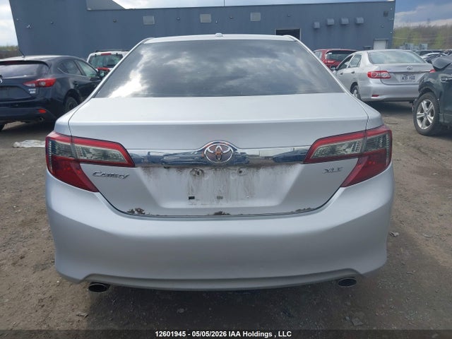 12601945 :رقم المزاد ، 4T1BK1FK8CU516231 vin ، 2012 Toyota Camry مزاد بيع