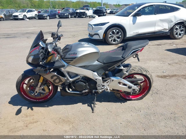 ZD4TYU000GS000242 Aprilia Tuono V4 1100 Rr