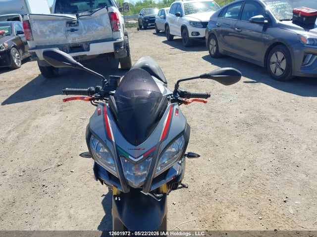 ZD4TYU000GS000242 Aprilia Tuono V4 1100 Rr