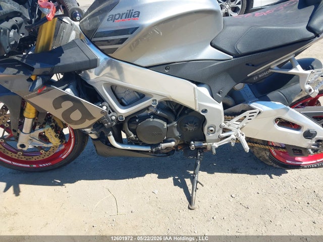 ZD4TYU000GS000242 Aprilia Tuono V4 1100 Rr