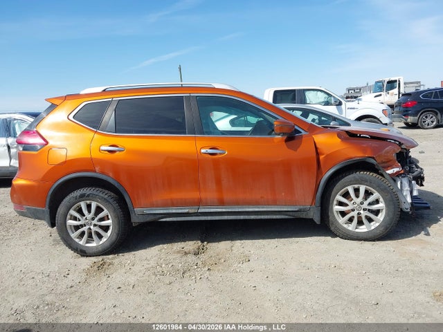 2017 Nissan Rogue Sv/sl მანქანა იყიდება აუქციონზე, vin: 5N1AT2MV2HC873610, აუქციონის ნომერი: 12601984