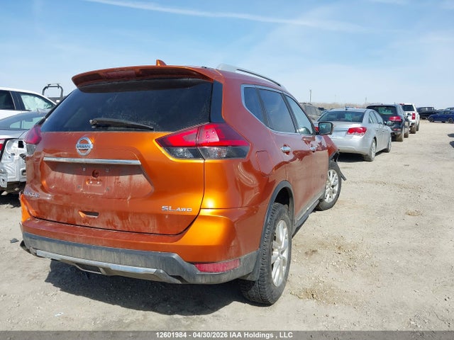 2017 Nissan Rogue Sv/sl მანქანა იყიდება აუქციონზე, vin: 5N1AT2MV2HC873610, აუქციონის ნომერი: 12601984