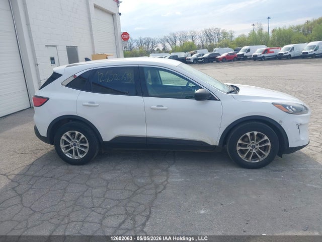 1FMCU0G67NUB00152 Ford ESCAPE SE