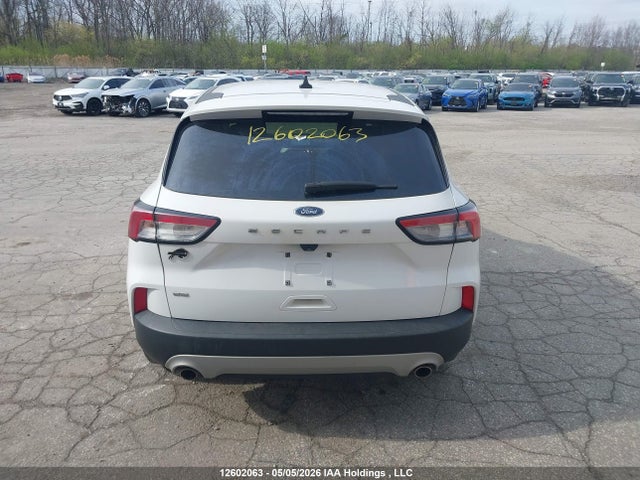 1FMCU0G67NUB00152 Ford ESCAPE SE