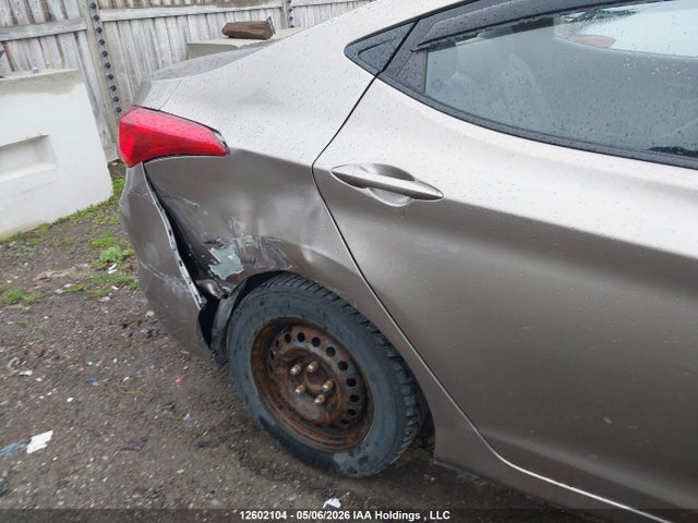 2013 Hyundai Elantra Gls/limited მანქანა იყიდება აუქციონზე, vin: 5NPDH4AE1DH175717, აუქციონის ნომერი: 12602104