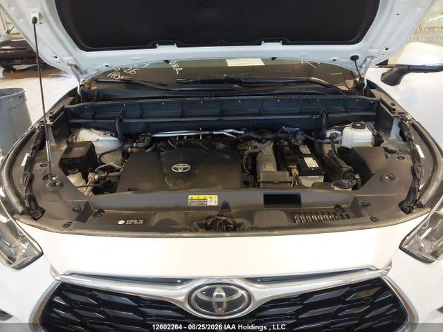 Toyota Highlander Limited 2022 5TDFZRBH5NS227695 Image 10