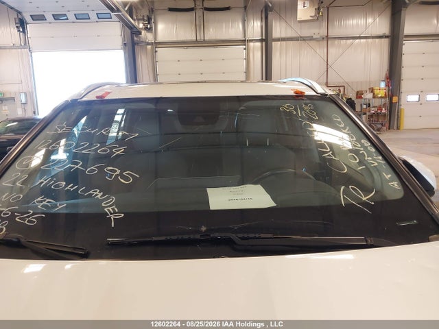 Toyota Highlander Limited 2022 5TDFZRBH5NS227695 Image 17