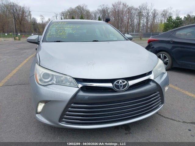 12602289 :رقم المزاد ، 4T1BF1FK7FU931517 vin ، 2015 Toyota Camry Le/xle/se/xse مزاد بيع
