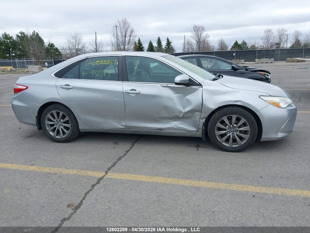 12602289 :رقم المزاد ، 4T1BF1FK7FU931517 vin ، 2015 Toyota Camry Le/xle/se/xse مزاد بيع