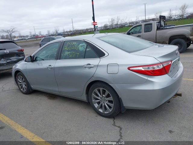 12602289 :رقم المزاد ، 4T1BF1FK7FU931517 vin ، 2015 Toyota Camry Le/xle/se/xse مزاد بيع
