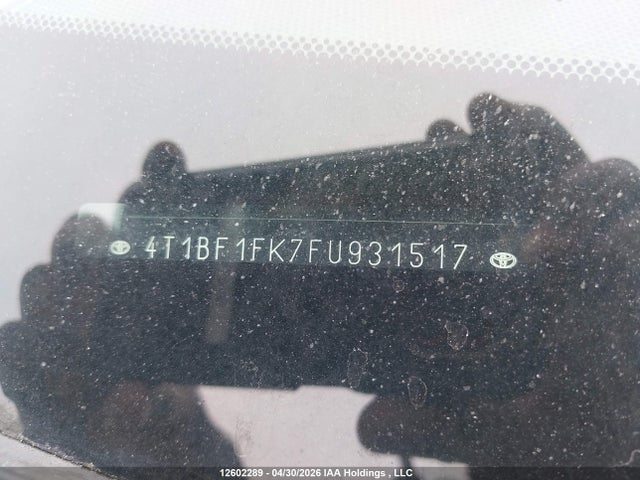 12602289 :رقم المزاد ، 4T1BF1FK7FU931517 vin ، 2015 Toyota Camry Le/xle/se/xse مزاد بيع