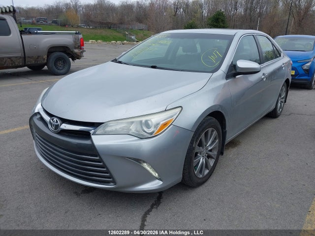12602289 :رقم المزاد ، 4T1BF1FK7FU931517 vin ، 2015 Toyota Camry Le/xle/se/xse مزاد بيع