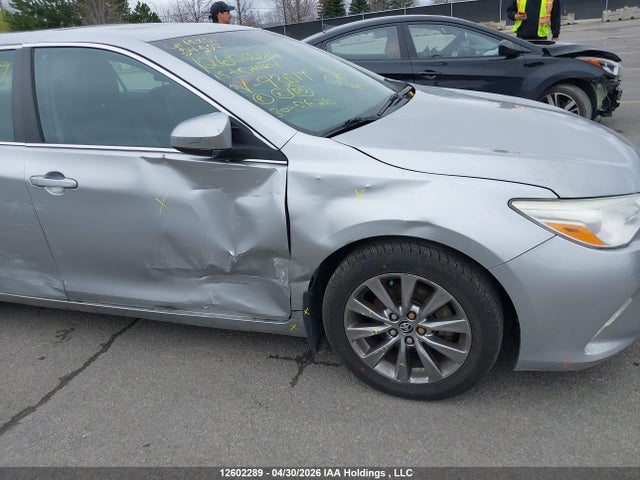 12602289 :رقم المزاد ، 4T1BF1FK7FU931517 vin ، 2015 Toyota Camry Le/xle/se/xse مزاد بيع