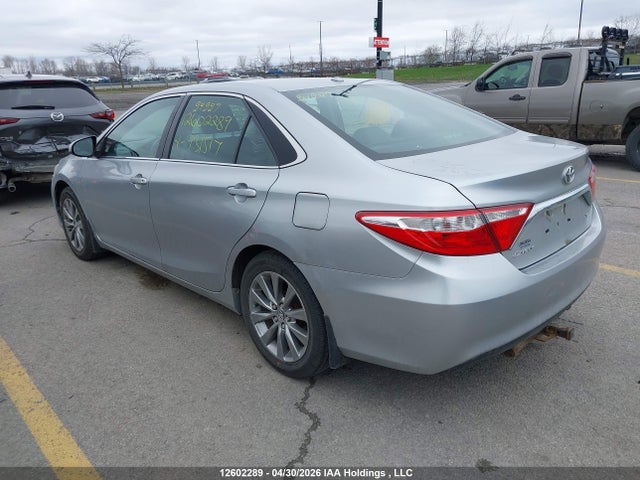 12602289 :رقم المزاد ، 4T1BF1FK7FU931517 vin ، 2015 Toyota Camry Le/xle/se/xse مزاد بيع