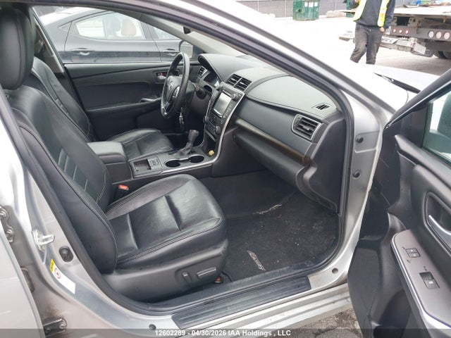 12602289 :رقم المزاد ، 4T1BF1FK7FU931517 vin ، 2015 Toyota Camry Le/xle/se/xse مزاد بيع