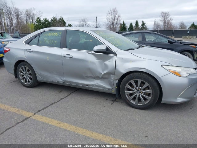 12602289 :رقم المزاد ، 4T1BF1FK7FU931517 vin ، 2015 Toyota Camry Le/xle/se/xse مزاد بيع