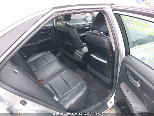 12602289 :رقم المزاد ، 4T1BF1FK7FU931517 vin ، 2015 Toyota Camry Le/xle/se/xse مزاد بيع