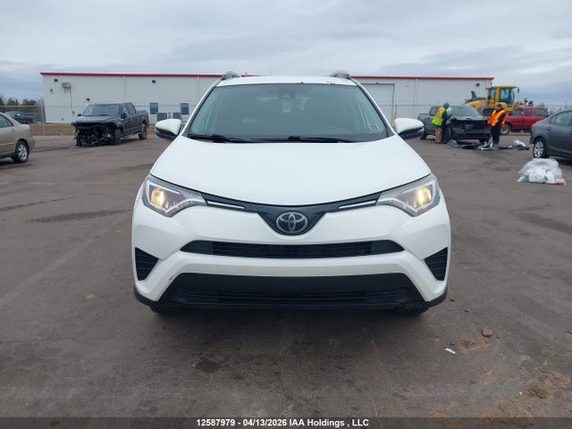 2018 Toyota Rav4 Le მანქანა იყიდება აუქციონზე, vin: 2T3BFREV8JW813857, აუქციონის ნომერი: 12587979