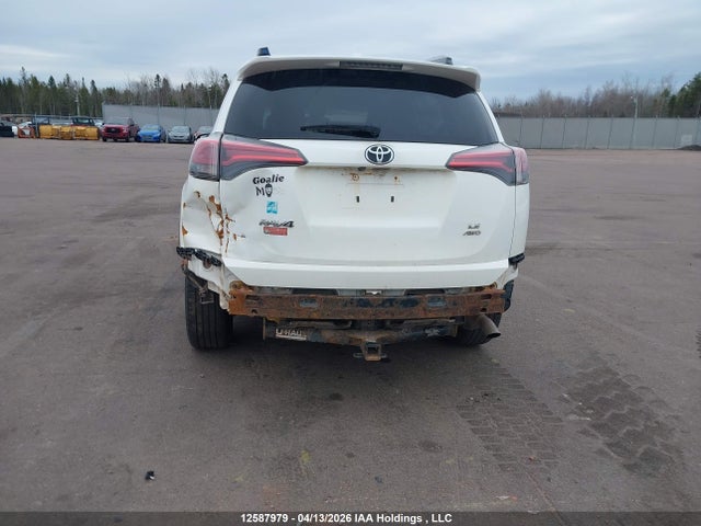 2018 Toyota Rav4 Le მანქანა იყიდება აუქციონზე, vin: 2T3BFREV8JW813857, აუქციონის ნომერი: 12587979