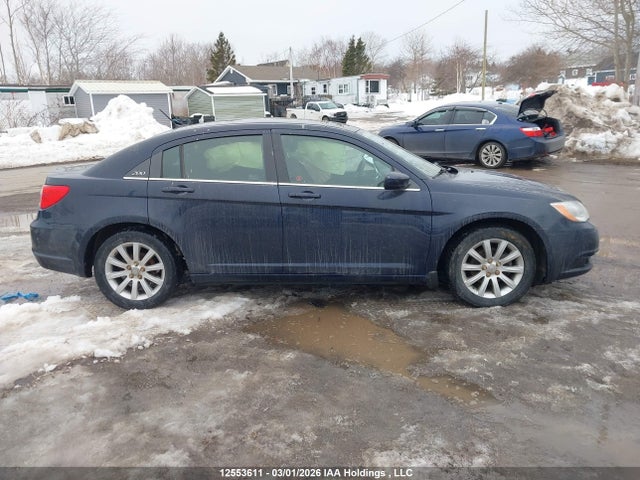 1C3CCBAG7EN164016 Chrysler 200 LX