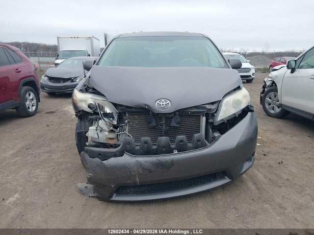 2011 Toyota Sienna V6 7 Passenger მანქანა იყიდება აუქციონზე, vin: 5TDZK3DC6BS064941, აუქციონის ნომერი: 12602434