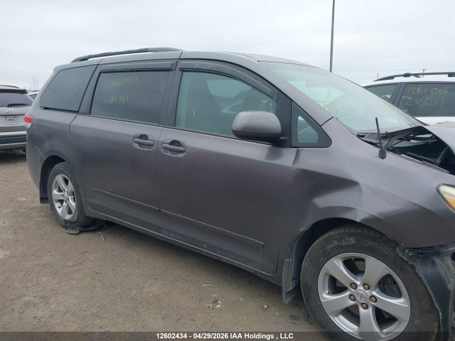 2011 Toyota Sienna V6 7 Passenger მანქანა იყიდება აუქციონზე, vin: 5TDZK3DC6BS064941, აუქციონის ნომერი: 12602434