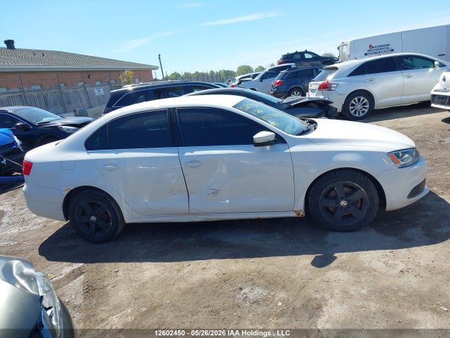 2011 Volkswagen Jetta 2.5l Comfortline/2.5l Sportline მანქანა იყიდება აუქციონზე, vin: 3VWDX7AJXBM373413, აუქციონის ნომერი: 12602450