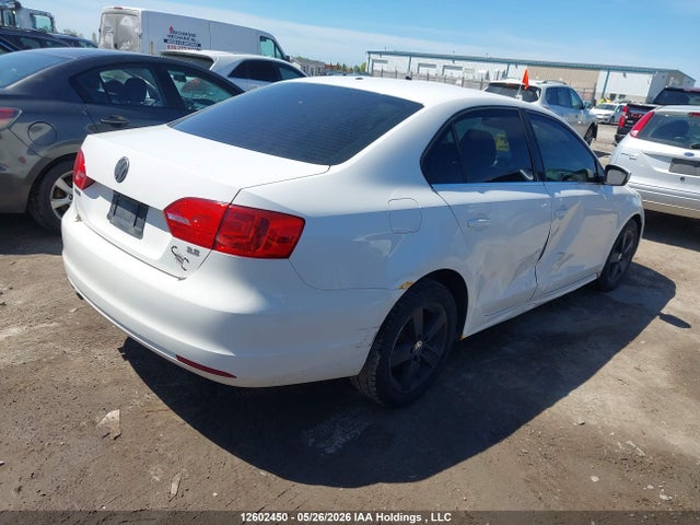 2011 Volkswagen Jetta 2.5l Comfortline/2.5l Sportline მანქანა იყიდება აუქციონზე, vin: 3VWDX7AJXBM373413, აუქციონის ნომერი: 12602450