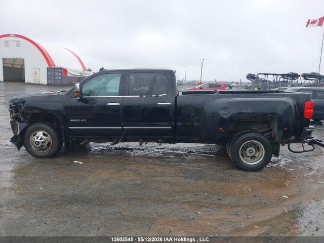 2015 Chevrolet Silverado 3500hd Ltz მანქანა იყიდება აუქციონზე, vin: 1GC4K0E86FF532031, აუქციონის ნომერი: 12602545