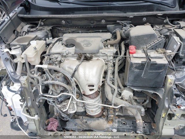2T3ZFREV4JW411042 Toyota RAV4 LE