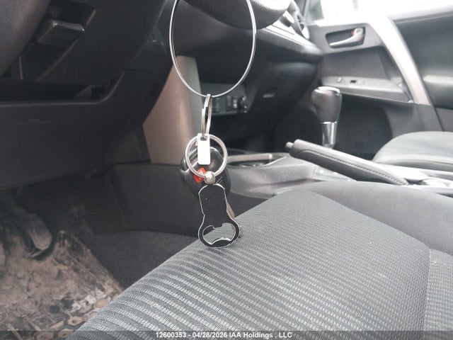 2T3ZFREV4JW411042 Toyota RAV4 LE
