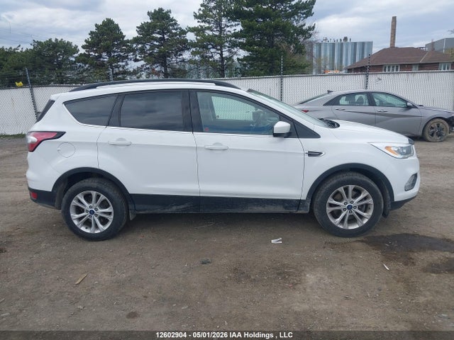 1FMCU9HD8JUA45108 Ford ESCAPE SEL