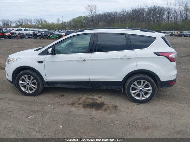 1FMCU9HD8JUA45108 Ford ESCAPE SEL