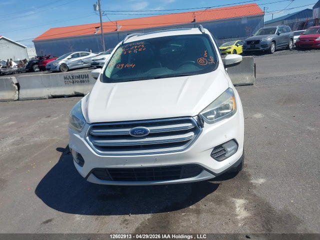 1FMCU9J9XJUA37520 Ford Escape Titanium