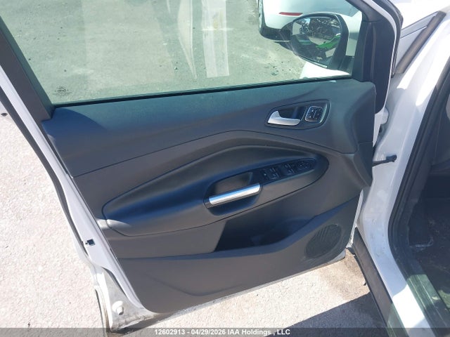 1FMCU9J9XJUA37520 Ford Escape Titanium