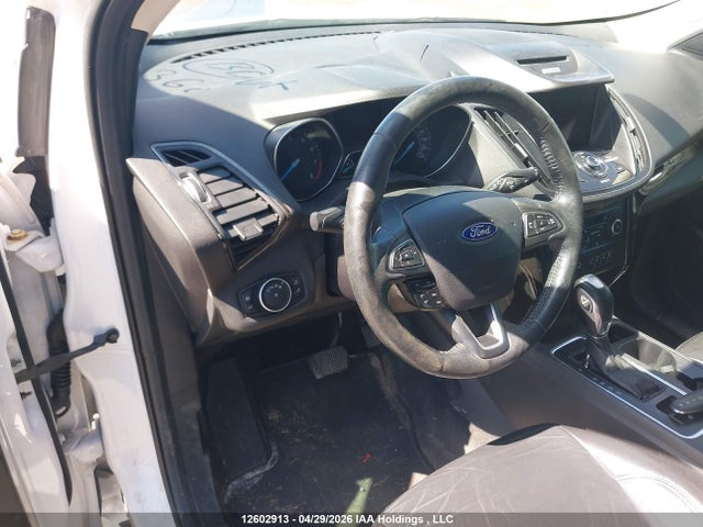 1FMCU9J9XJUA37520 Ford Escape Titanium