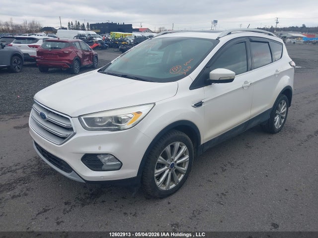 1FMCU9J9XJUA37520 Ford Escape Titanium