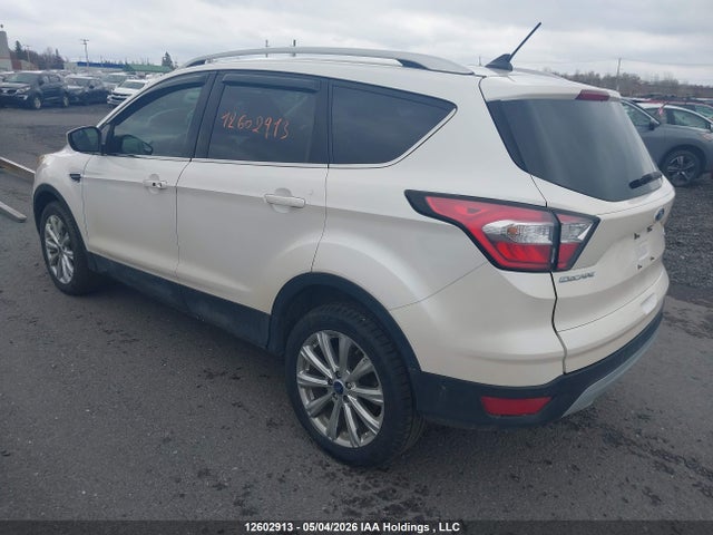1FMCU9J9XJUA37520 Ford Escape Titanium