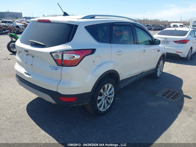 1FMCU9J9XJUA37520 Ford Escape Titanium