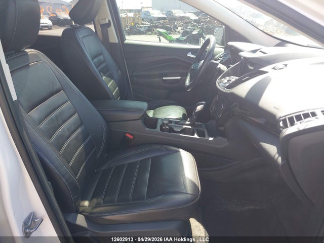 1FMCU9J9XJUA37520 Ford Escape Titanium